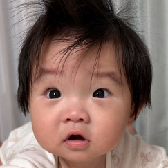 写真：赤ちゃん　がく