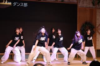 写真：ダンスの披露3