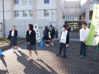写真：いいねむりチャレンジウィークの呼びかけを行う生徒ら2