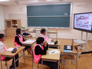 写真：いじめサミットに参加する後期生徒会役員ら1