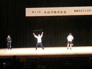 写真：中国ゴマの演技