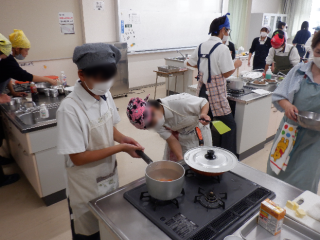 写真：調理実習の様子2