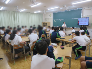 写真：ペットボトル症候群についての授業の様子2
