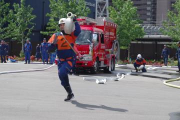 写真：ポンプ車操法訓練の様子2