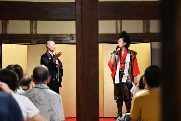 写真：住職と岩部さん