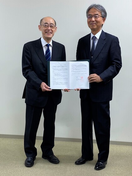 写真:春藤 久人氏と保健所長