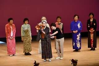 写真：ハンガーを利用した着やすい着物の帯