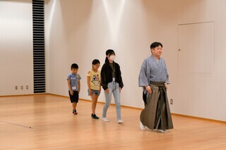 写真：摺り足の練習