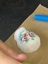 写真:制作中のシュガースカル