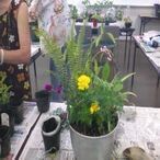 写真：英国風寄せ植え花遊びの教室の様子2