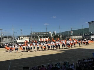 写真:5年生の団体演技の様子