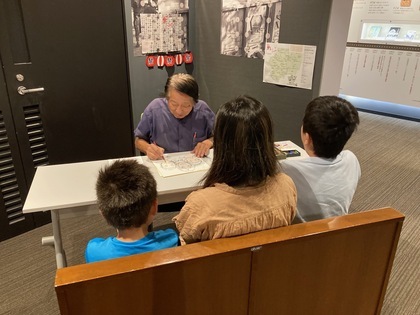 写真：講師が描く様子2