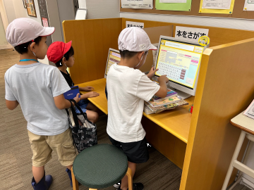 写真：図書館探検