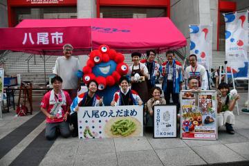 写真：八尾市ブース　集合写真