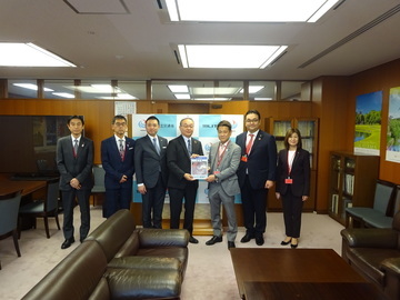 写真:事務次官 要望書手交
