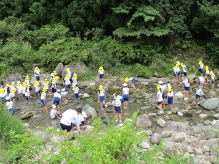 写真：川遊び