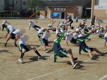 写真:全校ダンス