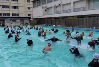 写真：プールびらき2