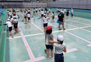 写真：プール清掃1