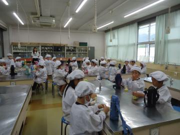 写真：試食の様子