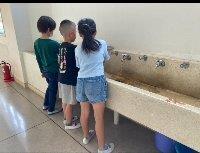 写真：子どもたちが手洗いをしている様子1
