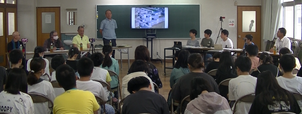 写真：座談会の様子