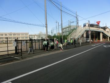 写真：「安中小学校ごみゼロの日」の活動の様子1