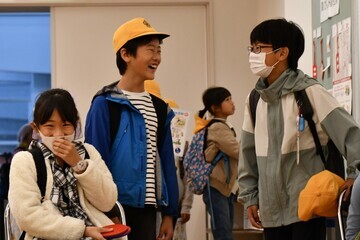 写真：笑顔のこどもたち