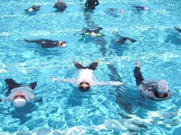写真：着衣水泳1