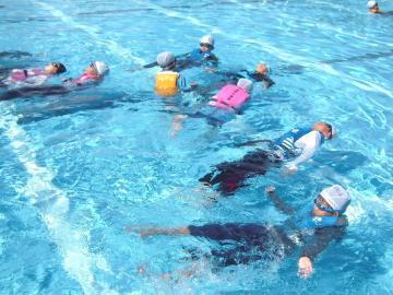 写真：着衣水泳2