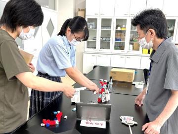 写真：科学部・ロボット作成2