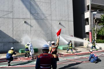 写真：一斉放水訓練