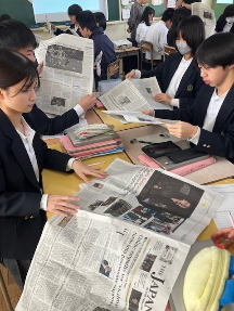 写真：英字新聞を活用した授業1