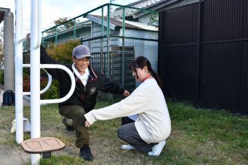 写真：氏家麻衣さんとおがわてつやさん