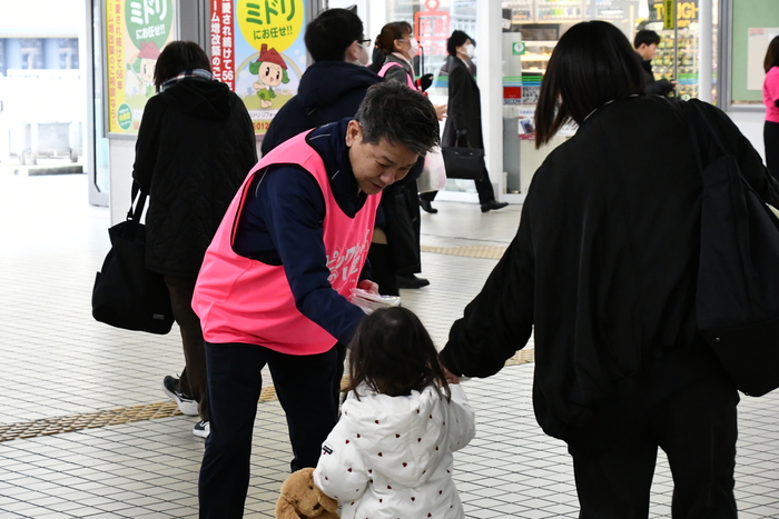 近鉄八尾駅における活動風景2