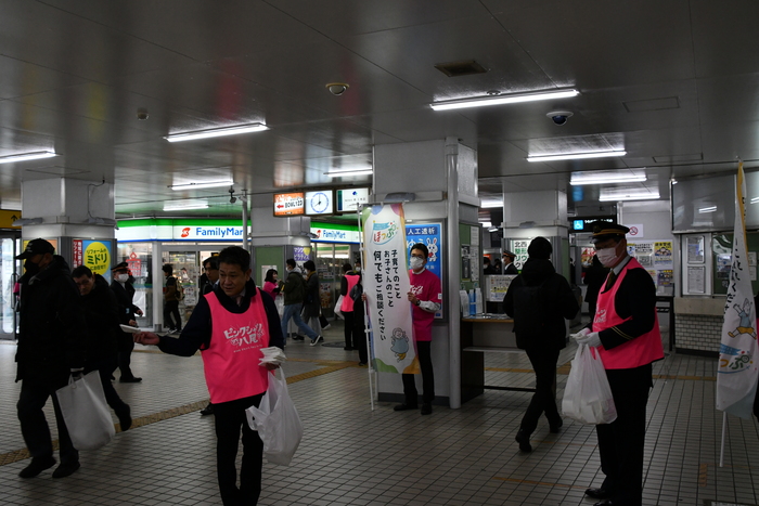 近鉄八尾駅における活動風景3