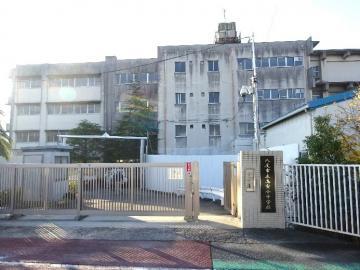 写真：北門および通学路の様子1
