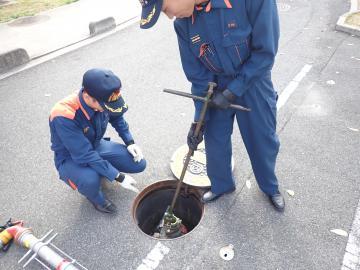 写真：定期的な水利調査の実施風景