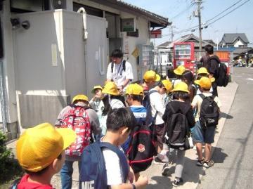 写真：3年生・校区探検4