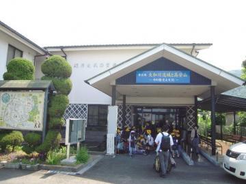 写真：3年生・歴史民俗資料館の見学1