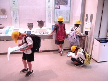 写真：3年生・歴史民俗資料館の見学2