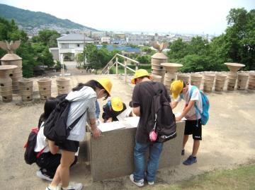 写真：6年生・しおんじやま古墳の見学3
