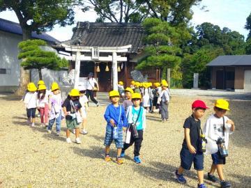 写真：1年生と2年生・秋見つけ1