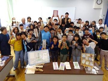 写真：4年生・河内木綿の糸紡ぎ手織り体験7