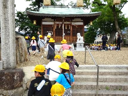 1年生と2年生・校区探検09