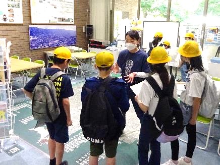6年生・しおんじやま古墳の見学02