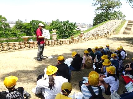 6年生・しおんじやま古墳の見学05