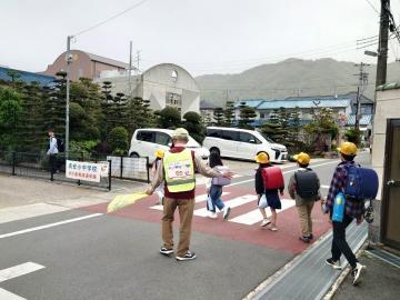 写真：登校の見守り活動3