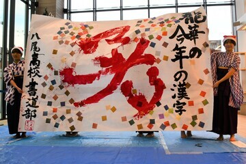 写真：正面からの発表の様子