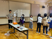 3年生おもしろ理科実験の様子